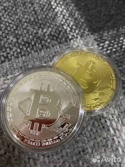Сувенирная монета Bitcoin
