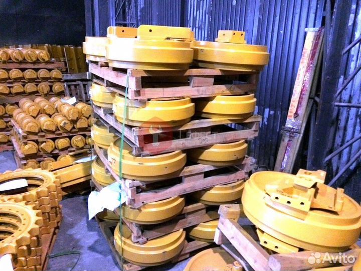 Колесо направляющее Hitachi ZX350LCH-5G