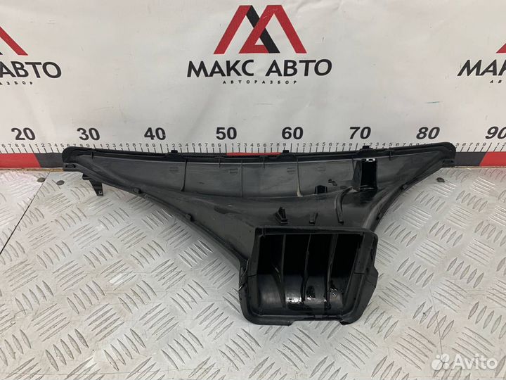 Б/У воздуховод Toyota Vitz SCP10 1SZ-FE 1Л 2001