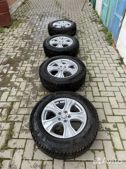 Michelin X-Ice North 4 SUV 225/65 R17