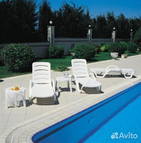 Шезлонг пластиковый