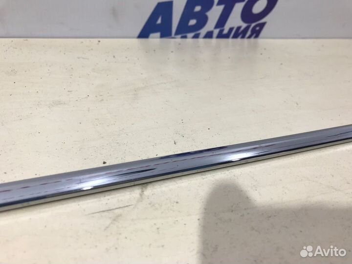 Молдинг двери задний правый Mercedes C200 W204