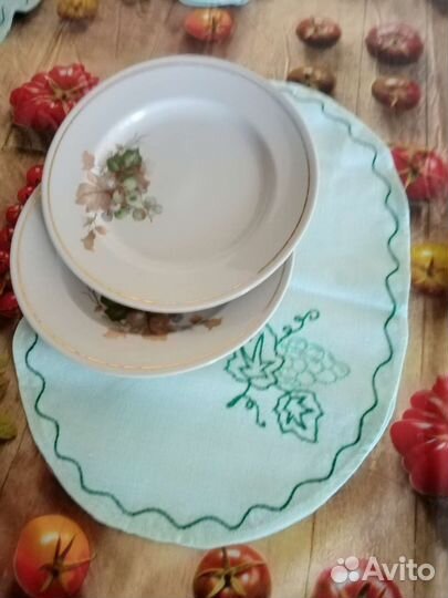 Посуда и салфетки из льна гроздь винограда