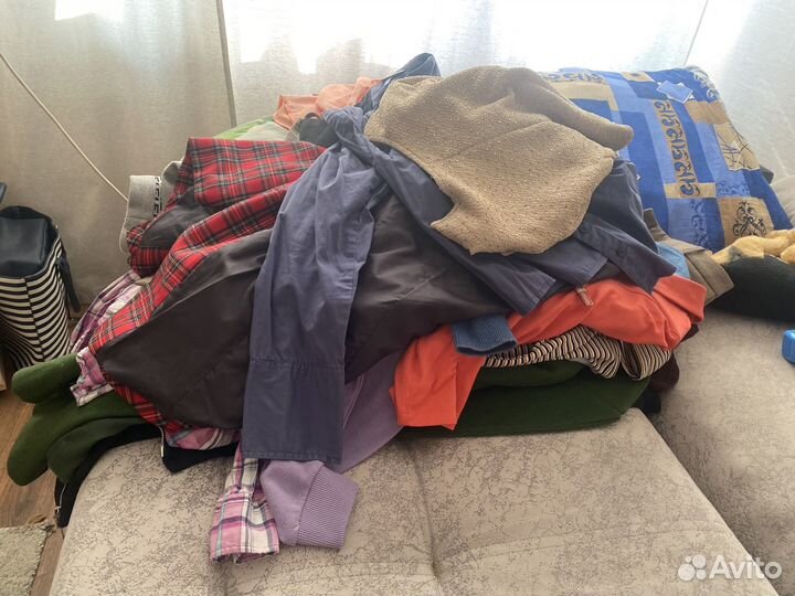 Отдам даром женские вещи