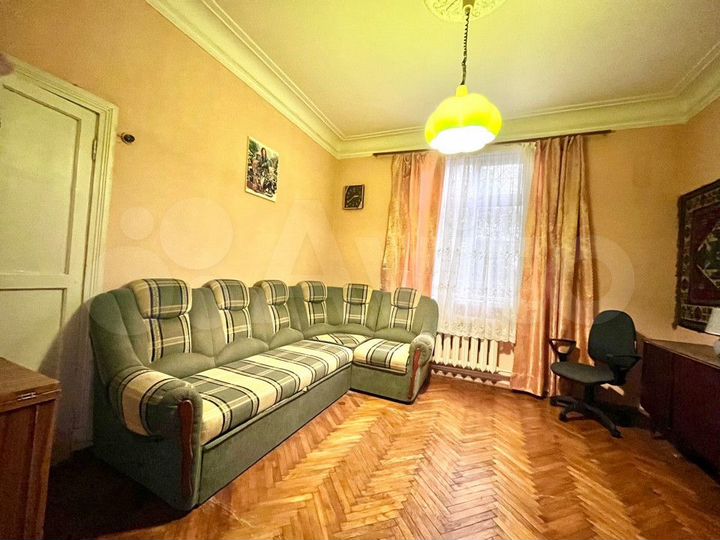 3-к. квартира, 90 м², 1/2 эт.