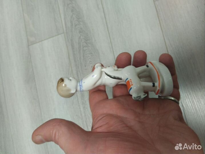 Статуэтка Мальчик с лошадкой Лфз