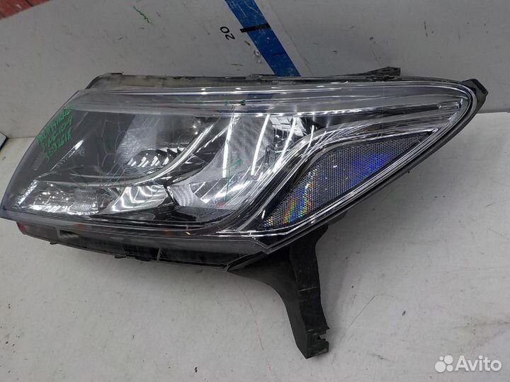 Фара левая Nissan Pathfinder