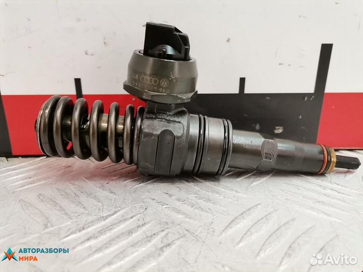 Форсунка Volkswagen Golf 5 2008 038130073AG