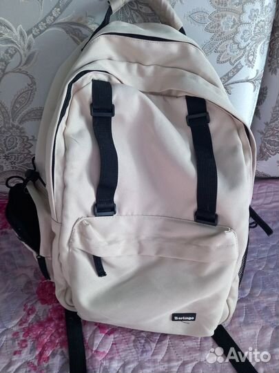 Школьный рюкзак светло бежевого цвета