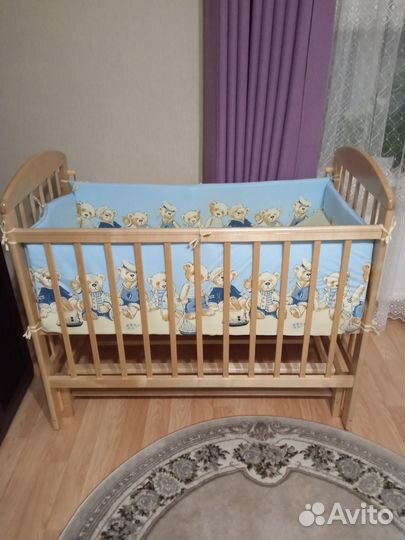 Детская кроватка с продольным маятником