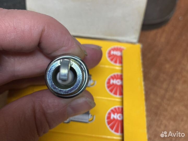 278001574 свеча зажигания NGK ZFR4F-11 BRP