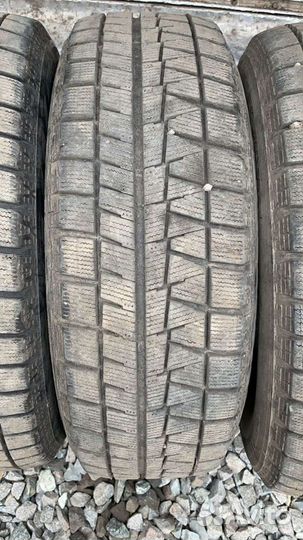 Bridgestone Blizzak Revo GZ 215/65 R16