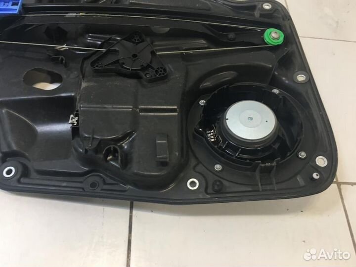 Стеклоподъемник электр. задний левый Volkswagen Tiguan I (2007—2011)