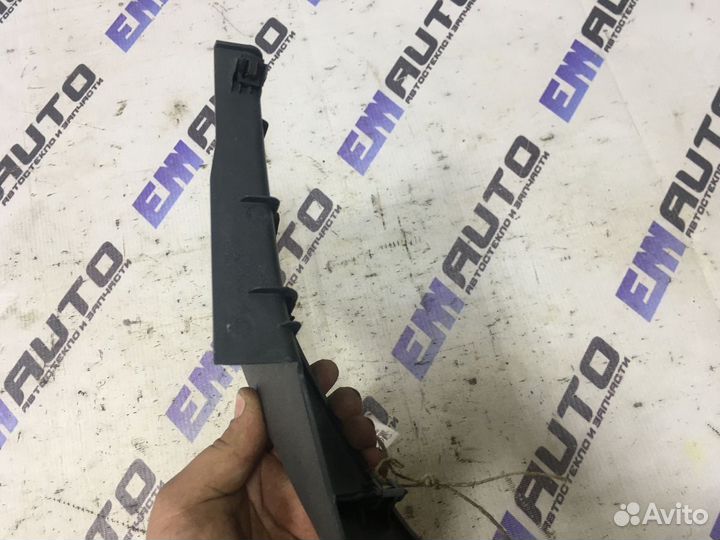 Накладка торпедо правая Форд Фокус 2