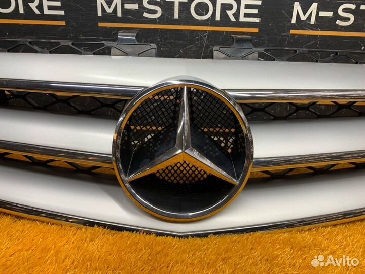 Решетка радиатора Mercedes-Benz R-Class W251