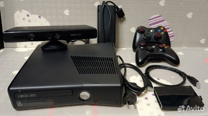 Xbox 360 Slim freeboot 250 Gb 2 джойстика и Kinect