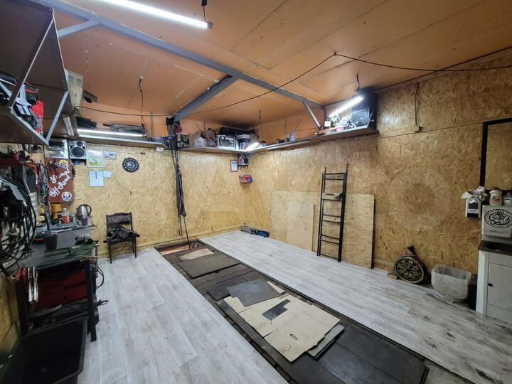 Гараж, > 30 м²