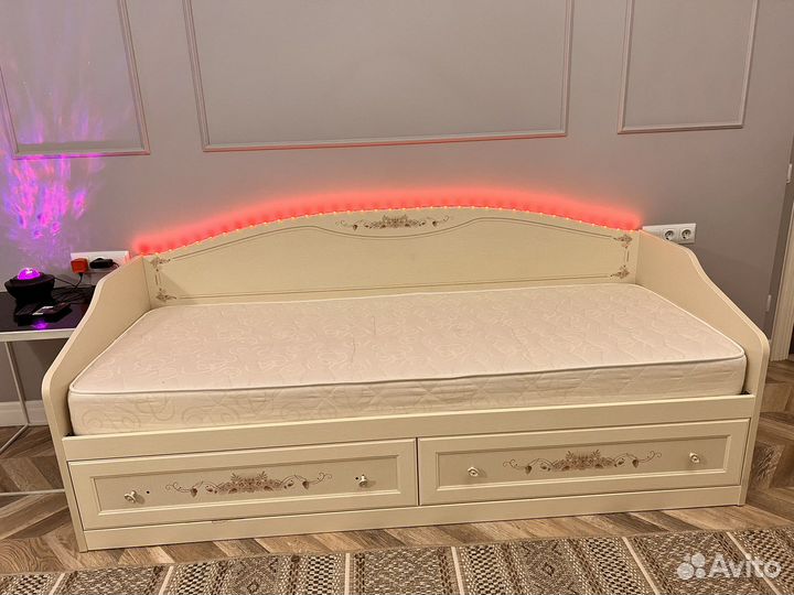 Детская кроватка с матрацем