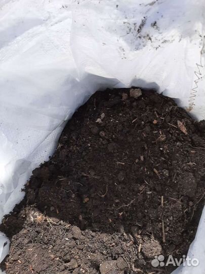 Перегной в мешках навоз