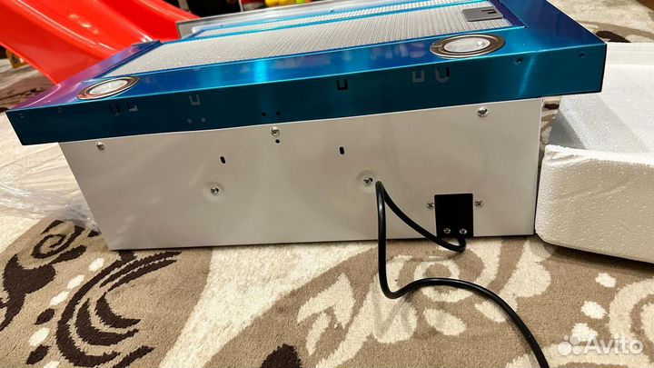 Продам вытяжку кухонную новая Haier hvx-t671x