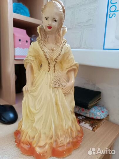 Статуэтка фигурка копилка гипсовая дама с веером