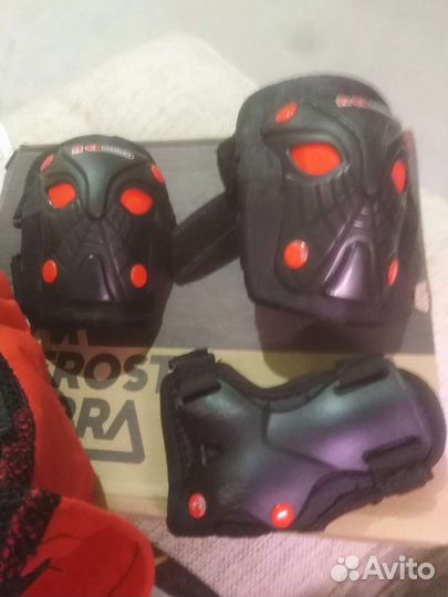 Роликовые коньки