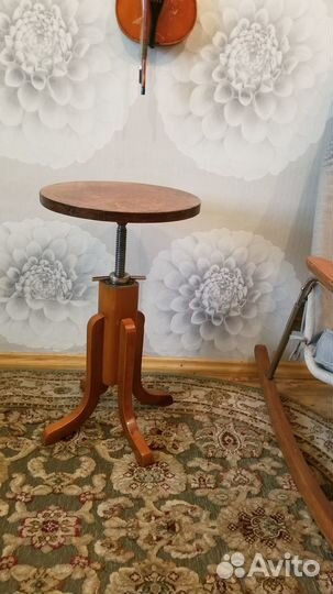 Скрипка на разбор. Стул для пианино