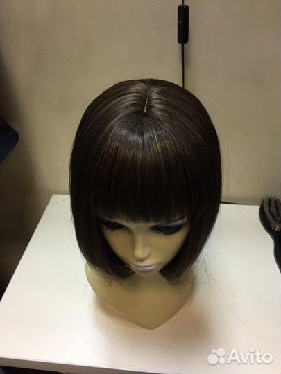 Продам парик из искусственных волос с пробором