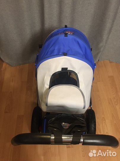 Детский трехколесный велосипед с ручкой