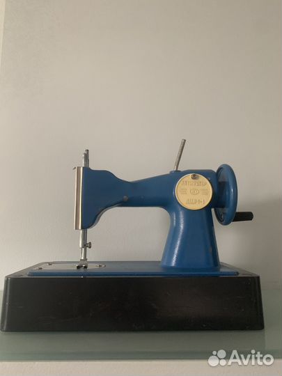 Детская швейная машинка СССР