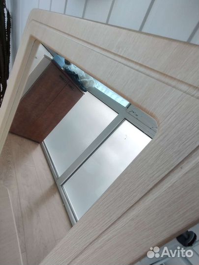 Зеркало в ванную с полочкой б/у