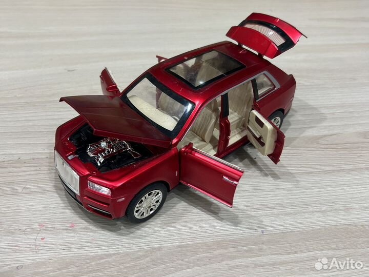 Модель машины rolls royce 1/24