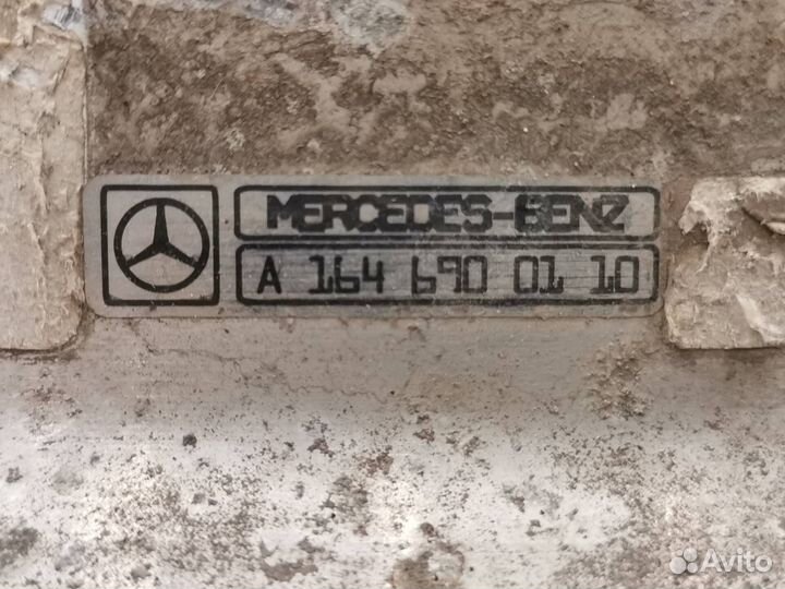 Кронштейн левого порога Mercedes x164 GL 164