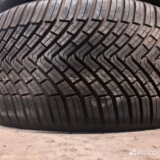 Continental AllSeasonContact 255/40 R18