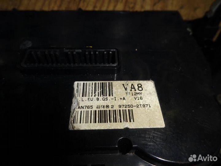 Блок управления климатической установкой Kia Opti