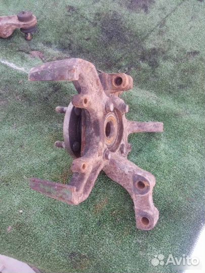 Кулак поворотный передний левый Chrysler Voyager 3