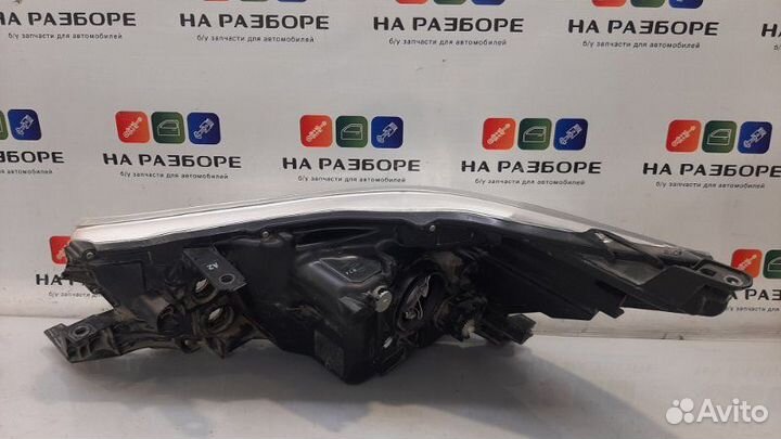 Фара передняя правая Toyota Hilux