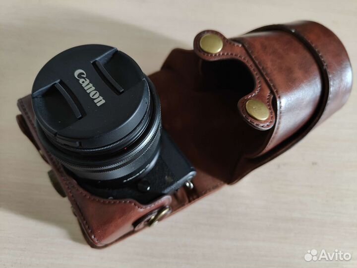 Беззеркальный фотоаппарат Canon EOS M200