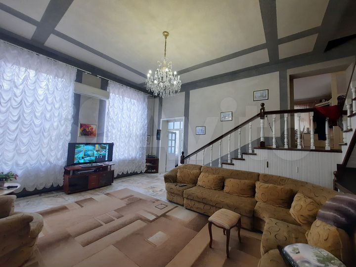 Дом 610 м² на участке 6 сот.