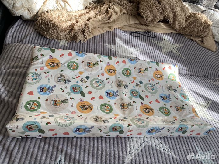 Пеленальная доска на кроватку