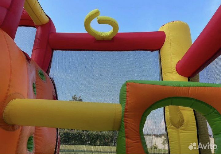 Батут надувной с горкой