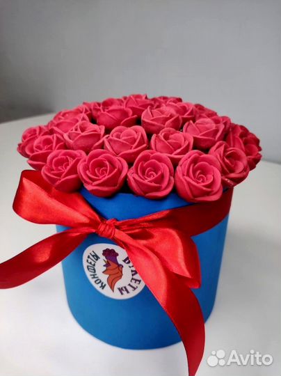 Красные Розы из Белого Шоколада - 37 шт в Коробке