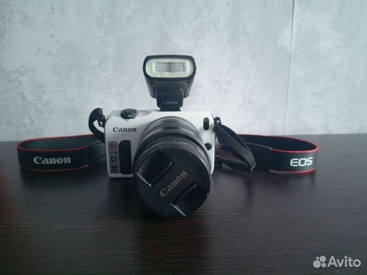 Фотоаппарат Canon EOS M
