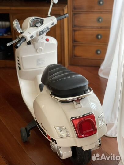 На брони для Дмитрия Детский электромотоцикл Vespa