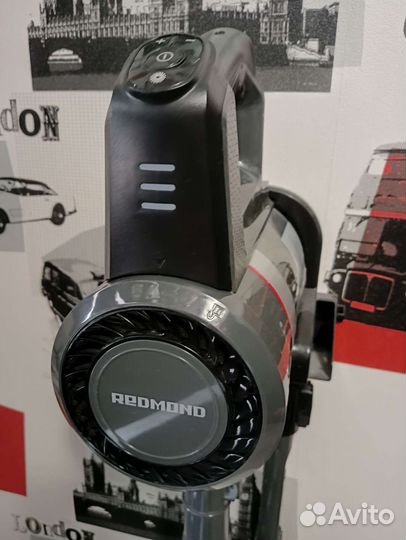 Пылесос вертикальный беспроводной Redmond RV-UR362