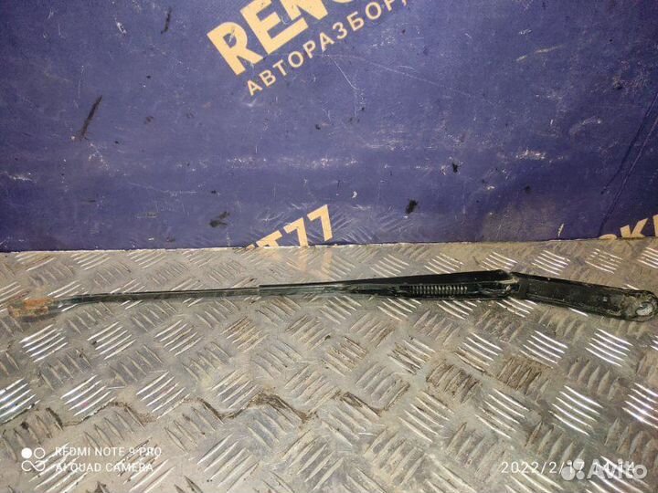 Поводок стеклоочистителя передний левый Renault