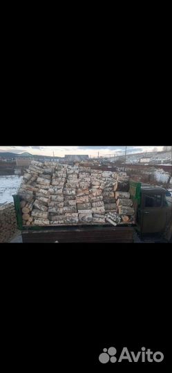 Дрова березовые колотые.укладка в дровеник