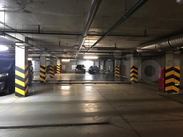 Машиноместо, 30 м²