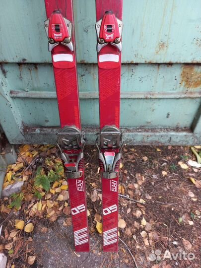 Горные лыжи и ботинки Rossignol