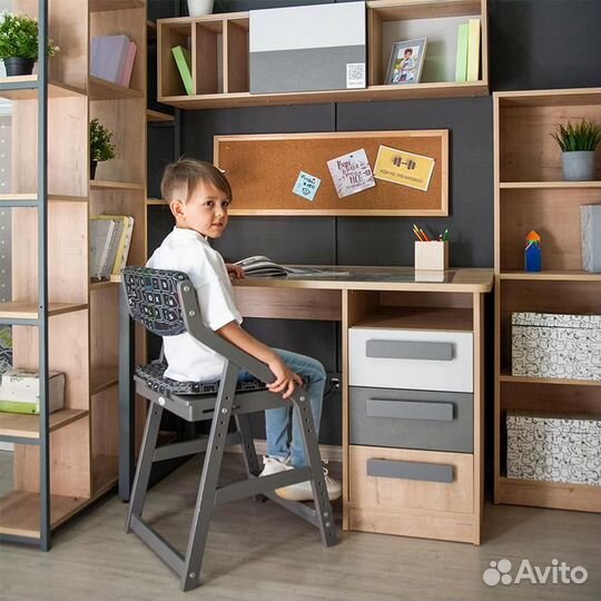 Детский письменный стол